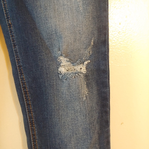 Free people. Distressed skinny jeans. - Picture 5 of 9